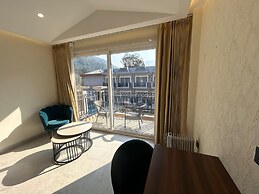 Amritara Chakra River Resort