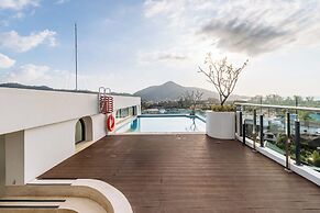 2BR Close to Beach  Pool Views C256