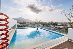 2BR Close to Beach  Pool Views C256