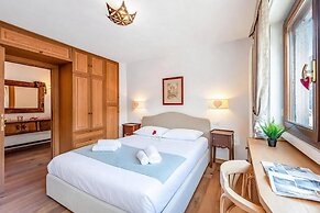 Charming Apartment Close to Cableway