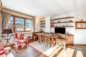 Charming Apartment Close to Cableway