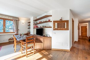 Charming Apartment Close to Cableway