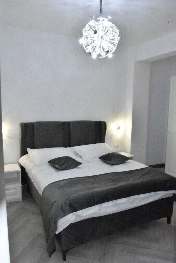 Hotel Monica