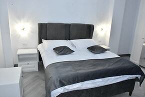 Hotel Monica