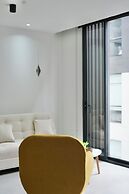 Seis Residences