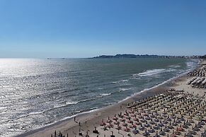 Sea View Apartment in Durres Beach 100