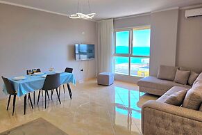 Sea View Apartment in Durres Beach 100