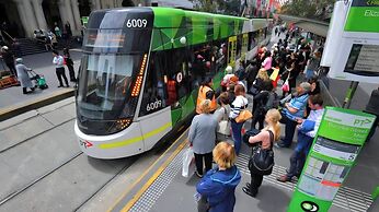 Edtrack APT - Near Crown Casino