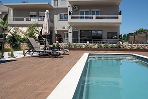 Lumina Apartment with Shared Pool