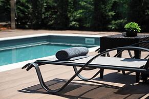 Lumina Apartment with Shared Pool