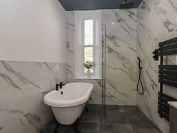The Penthouse at 86