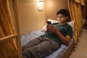 Relax Kurla Dormitory