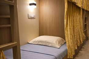 Relax Kurla Dormitory