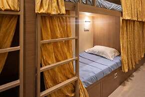 Relax Kurla Dormitory