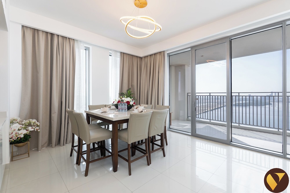 Vogue | Icon Bay Creek Harbour | Waterfront Living