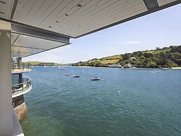 Villa 8, Estura