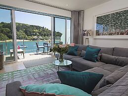 Villa 8, Estura