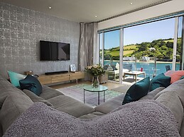 Villa 8, Estura