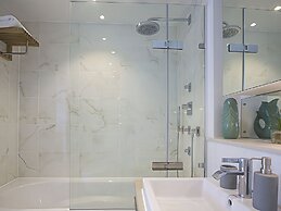 Villa 8, Estura