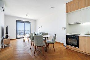 The View - Apartment with pool