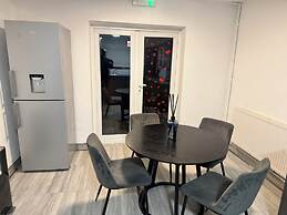Corporate 3bedroom home with parking