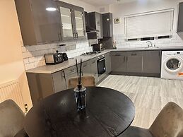 Corporate 3bedroom home with parking