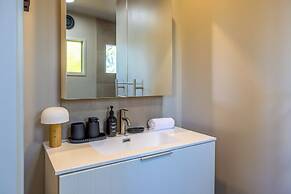 Moana Beach House - Absolute Beachfront