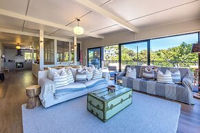 Moana Beach House - Absolute Beachfront