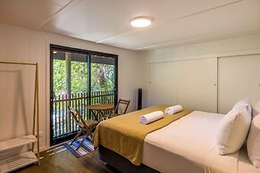 Moana Beach House - Absolute Beachfront