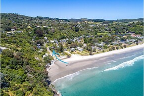 Moana Beach House - Absolute Beachfront