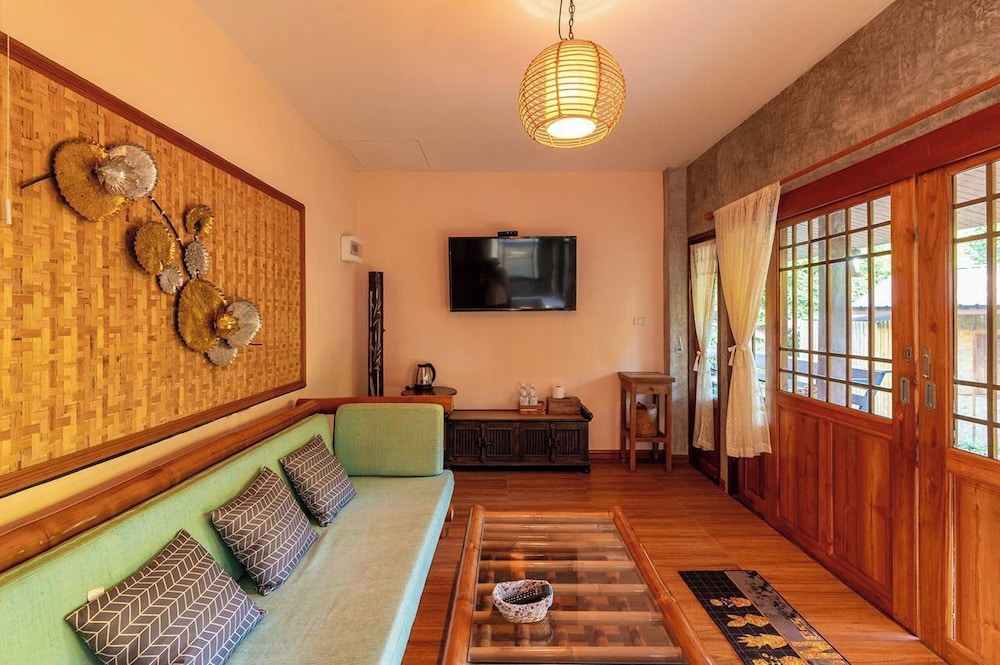 Lion Cafe Resort