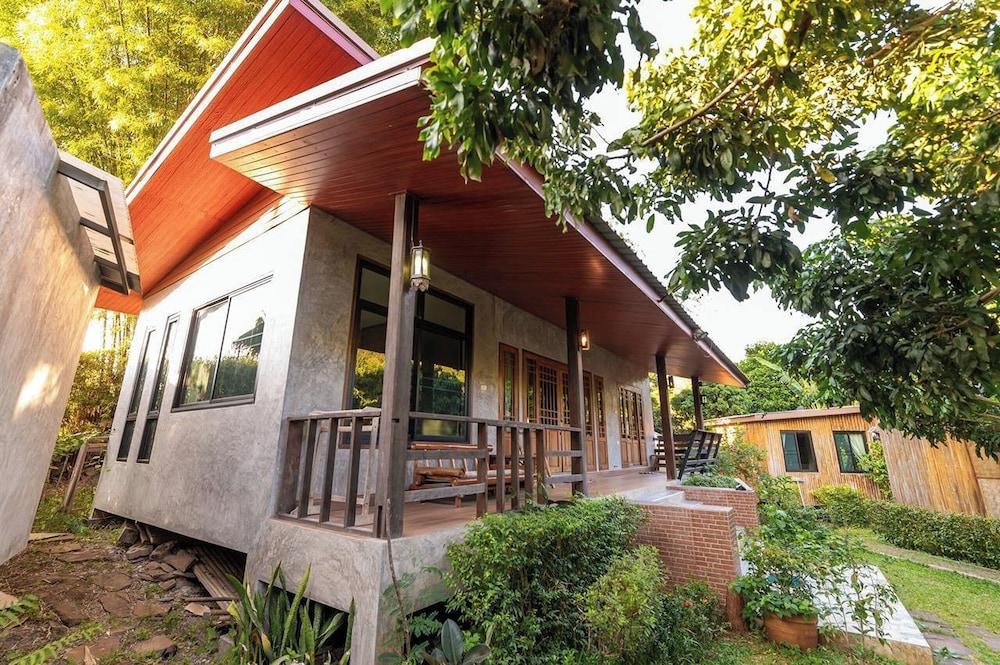 Lion Cafe Resort