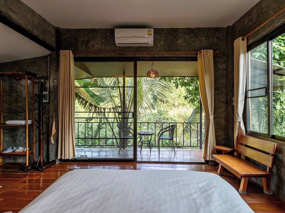 Lion Cafe Resort