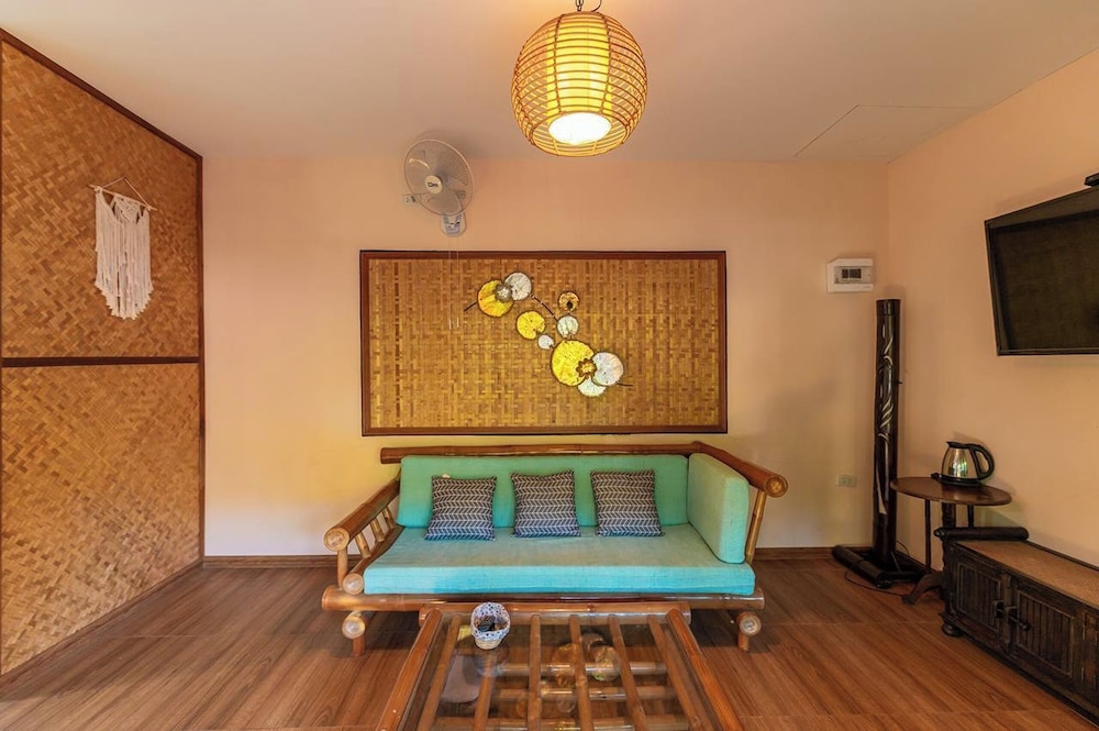 Lion Cafe Resort