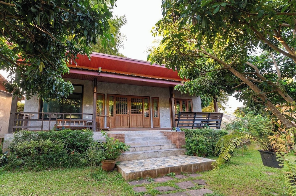 Lion Cafe Resort