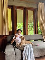 Lion Cafe Resort