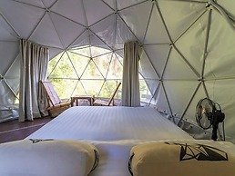 Lion Cafe Resort