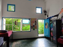 Gili Beach Bum Hostel