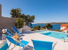 Modern Villa With Pool Nancy