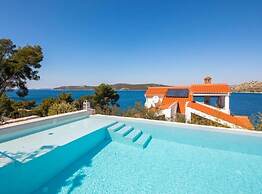 Modern Villa With Pool Nancy