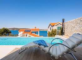 Modern Villa With Pool Nancy