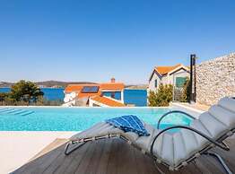 Modern Villa With Pool Nancy