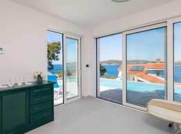 Modern Villa With Pool Nancy