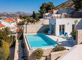 Modern Villa With Pool Nancy