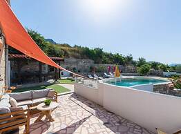 Villa Serenity With Pool