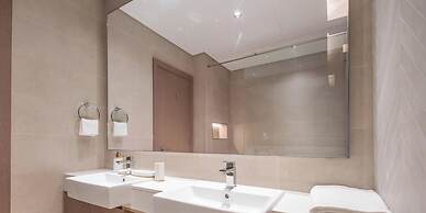LUX The Burj Khalifa Lagoon View Suite 5