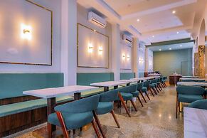 Front One Hotel Mesir Surabaya