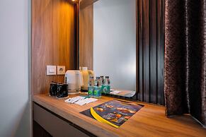 Front One Hotel Mesir Surabaya