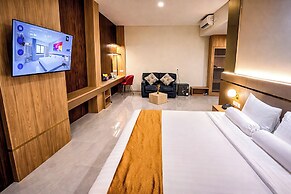 Front One Hotel Mesir Surabaya