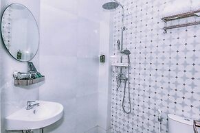 Front One Hotel Mesir Surabaya